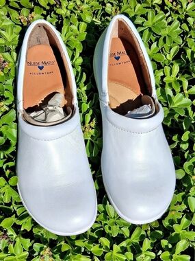 Nurse Mates Bryar White Leather Shoe Clog With Pillow Top Insole
W Sz9.5M NIB